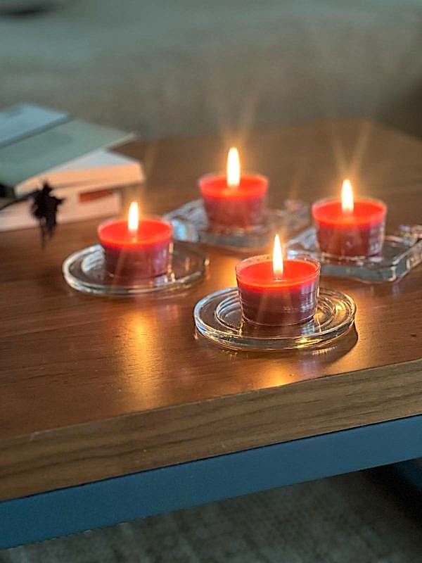 4'lü Kapsül Kırmızı Mum